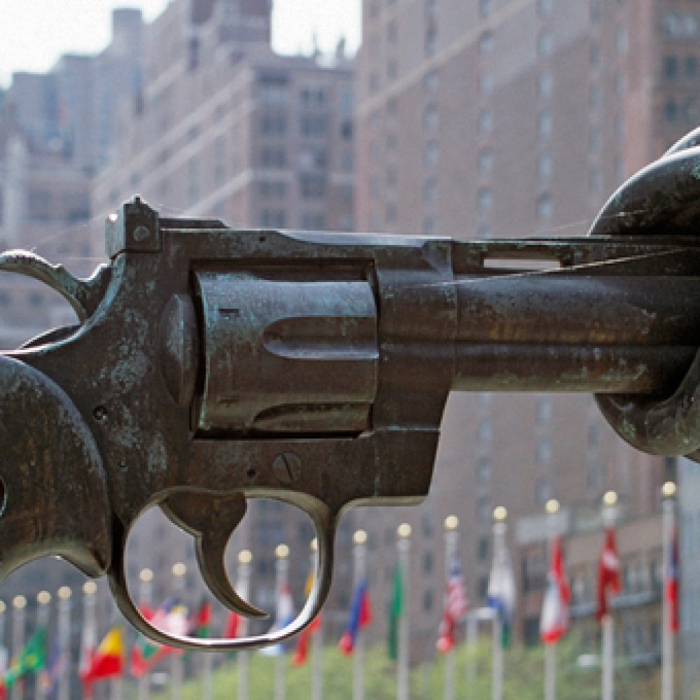 “Non-Violence,”, escultura de Karl Fredrik Reutersward, a las afueras de las oficinas generales de la ONU, Nueva York