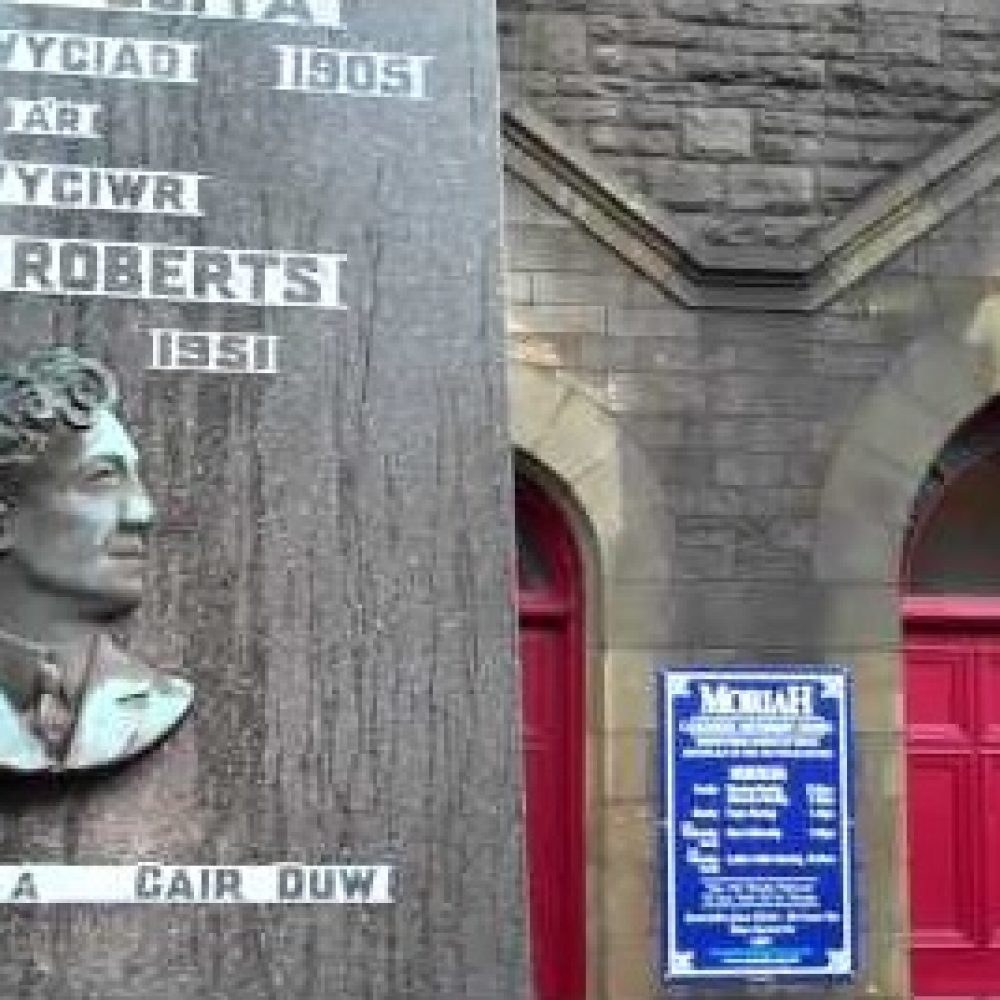 Monumento a Evan Roberts, en la capilla Moriah. Loughor, Gales.